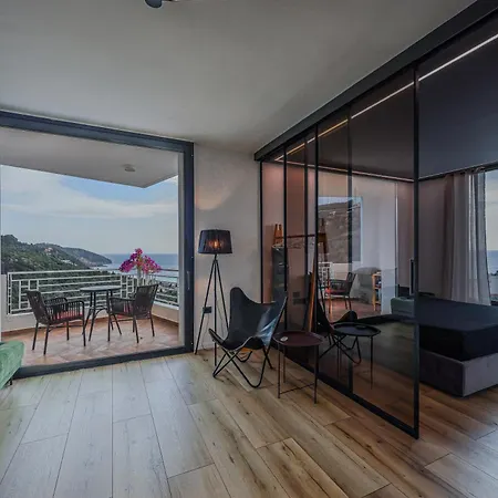 Above The Blue - Sea View *